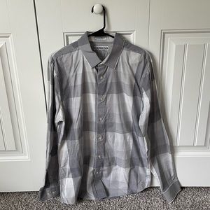 Men’s Express long sleeve button-up
